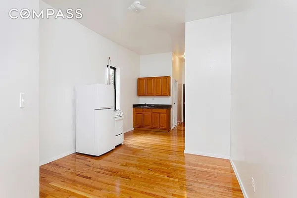 Rented by Compass | media 25