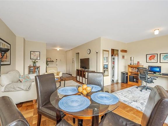 5th image of 260 Garth Rd APT 4B5