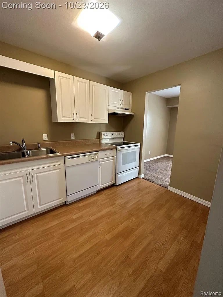 1 bed, 1.0 bath, 882 sqft, $1,200 — Photo 2