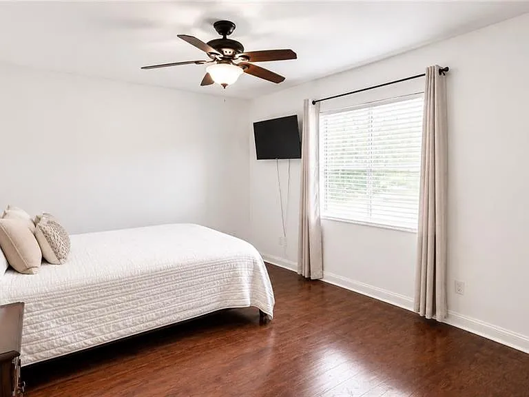 1089 Nottingham Dr — Photo 16