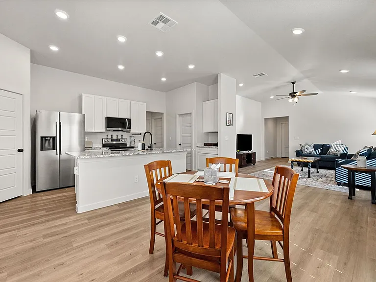 2156 Langford Ave — Photo 23