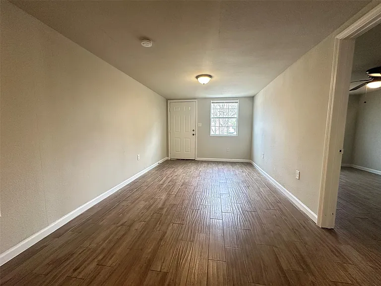 605 E Hunnicutt St #A — Photo 10