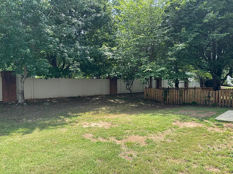 2435 Normancrest Ct — Photo 4