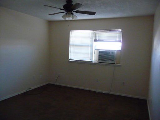 4th image of 7205 NW Kingsbury Ave