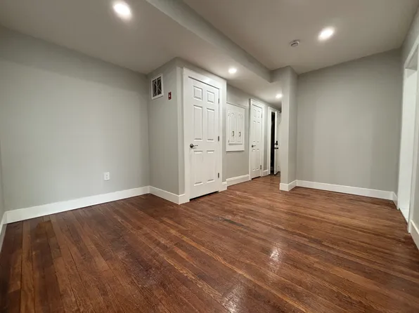 70-202 Circular Ave, Hamden, CT