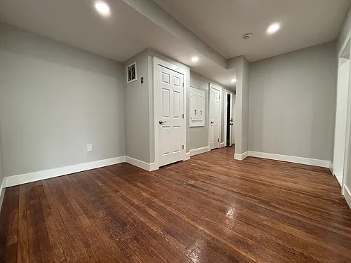 70-202 Circular Ave #303 Photo 1