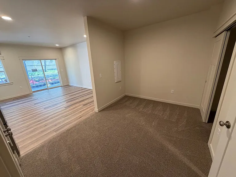Lincoln St. Apartments — Photo 11