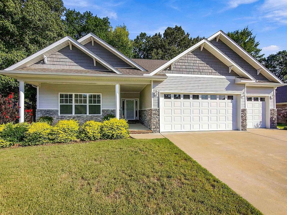 1st image of 124 Hayden Dr
