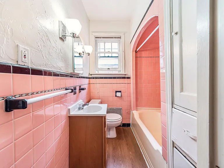 5556 Covode St #4 — Photo 7