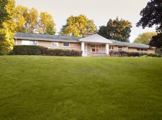 1455 Victoria Cir N, Elm Grove, WI 53122