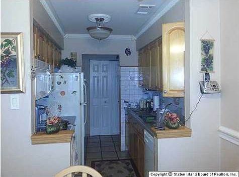 4th image of 30 Fenway Cir APT 1