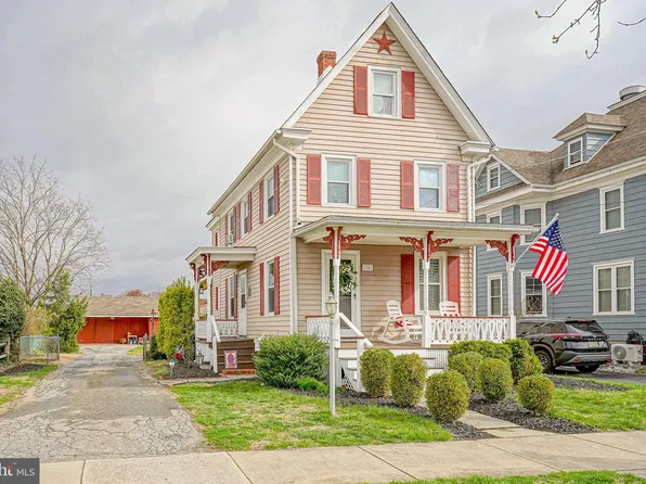 25 Dickinson St, Woodstown, NJ 08098
