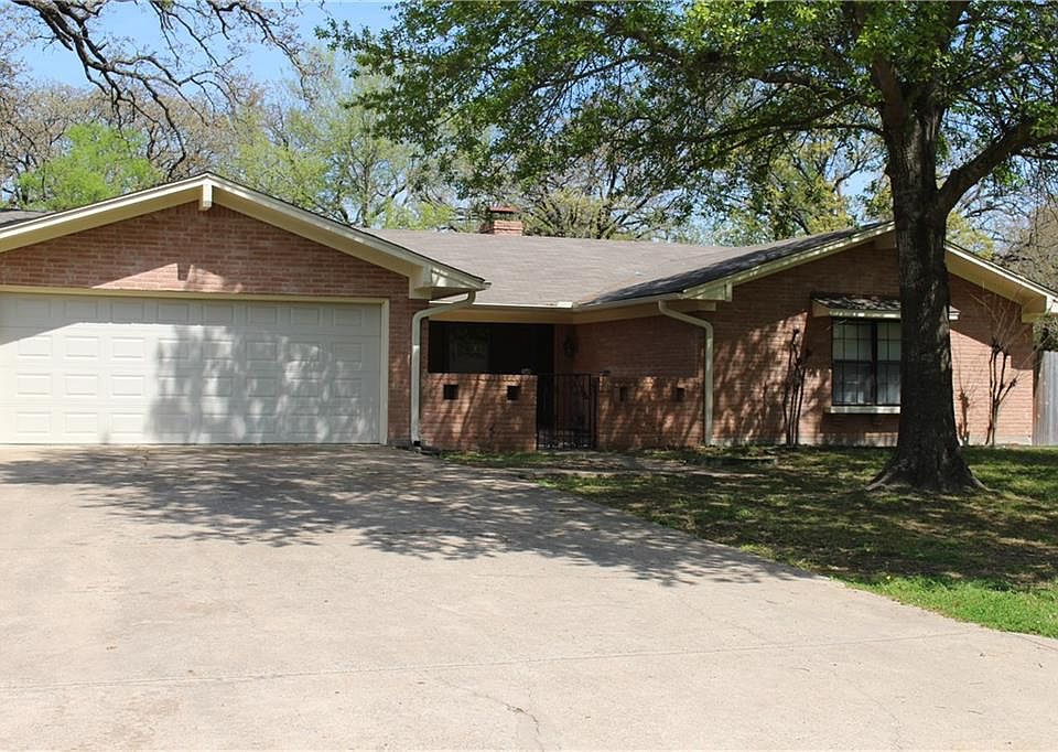 1st image of 576 Greenbriar Ln