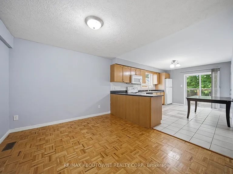 146 Bankside Dr N #UPPER — Photo 7