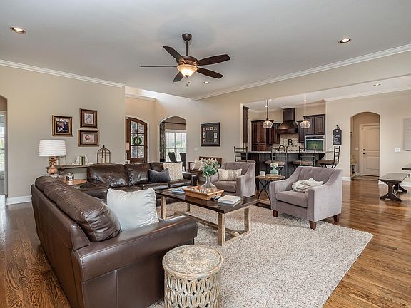 4th image of 120 Fontana Ct