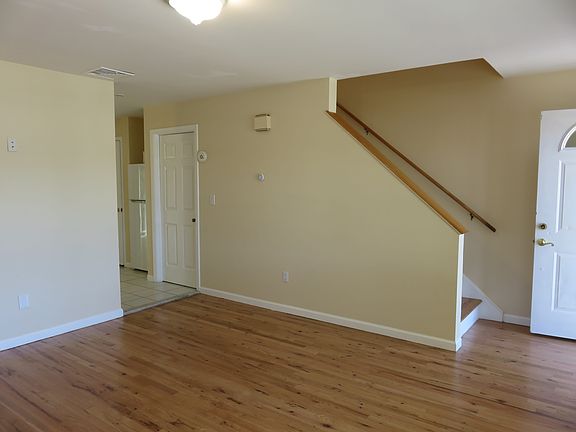 4th image of 60 Dartmouth Ave