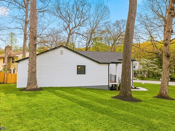 5th image of 147 W Glen Rd