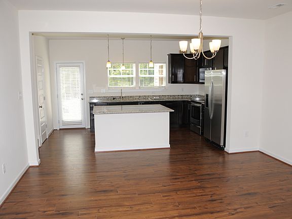 4th image of 2413 Marions Ln