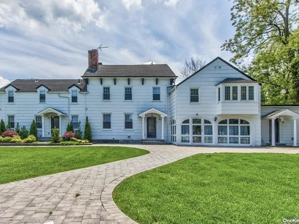 39 Sunset Road, Albertson, NY 11507