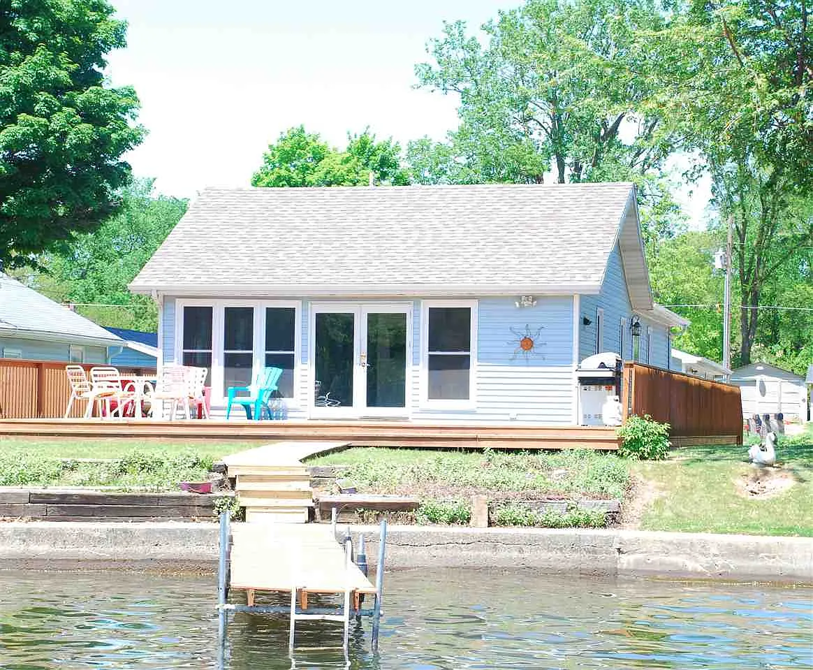 1676 N Shore Dr photo 1
