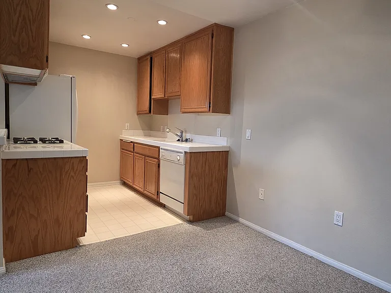 4501 Cedros Ave #237 — Photo 9