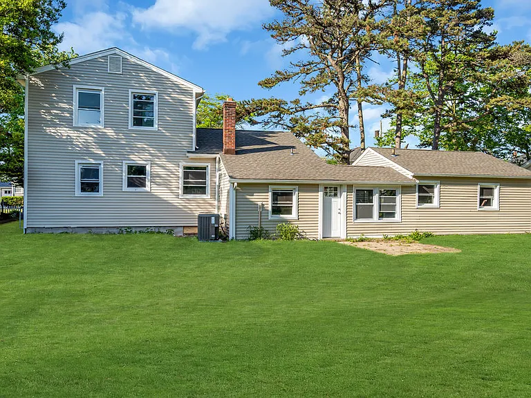 32 Northfield Ave — Photo 34
