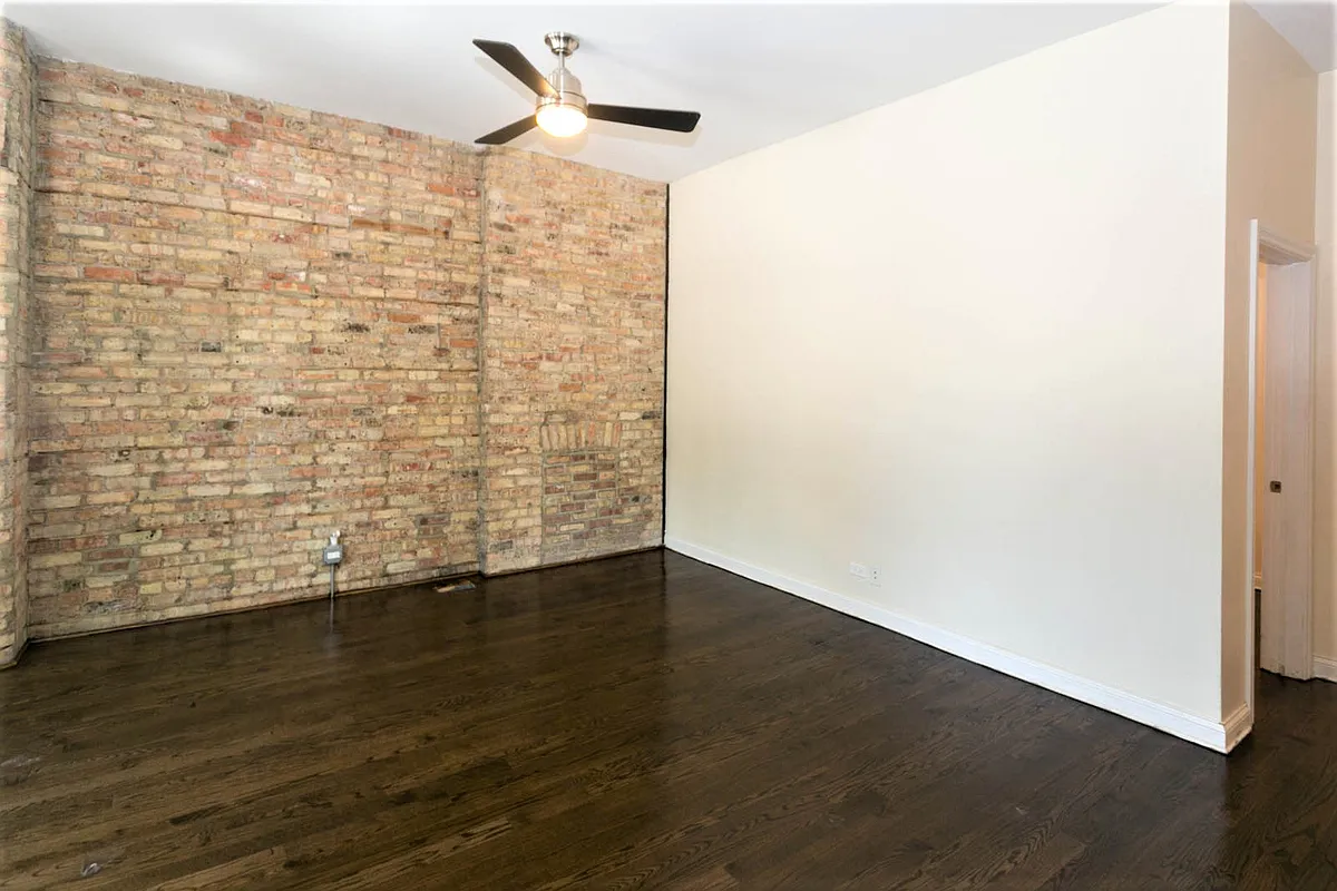 Building Photo - 1758 W Montrose Ave #1