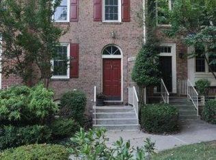 10502 Grosvenor Pl #196, Rockville, MD 20852