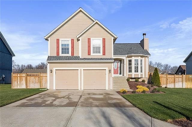 1st image of 671 River Dr