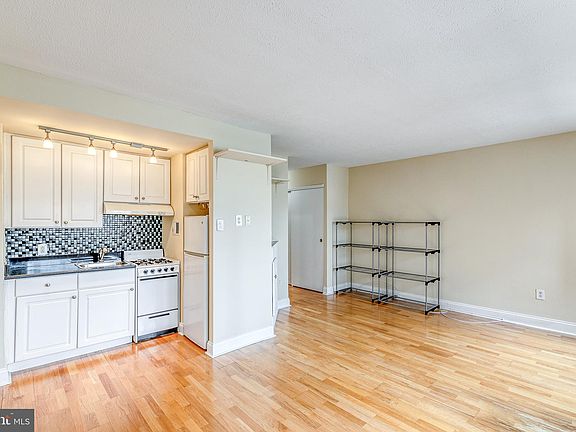 3rd image of 2101-17 Chestnut St #1125