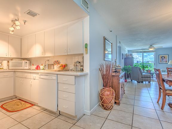 4th image of 7832 Collins Ave APT 502