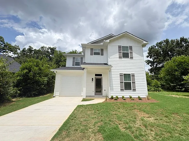 215 W Chappell St — Photo 2