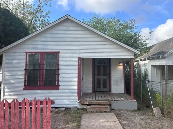 531 W Ave E, Robstown, TX 78380