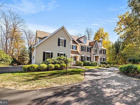 3rd image of 18 Weightman Dr