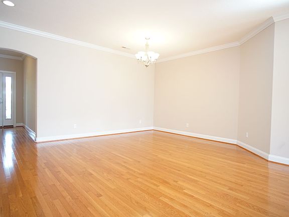 5th image of 1202 Pippen Ln