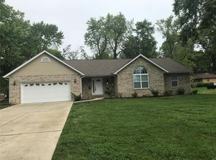 1 Cresthaven Dr, Belleville, IL