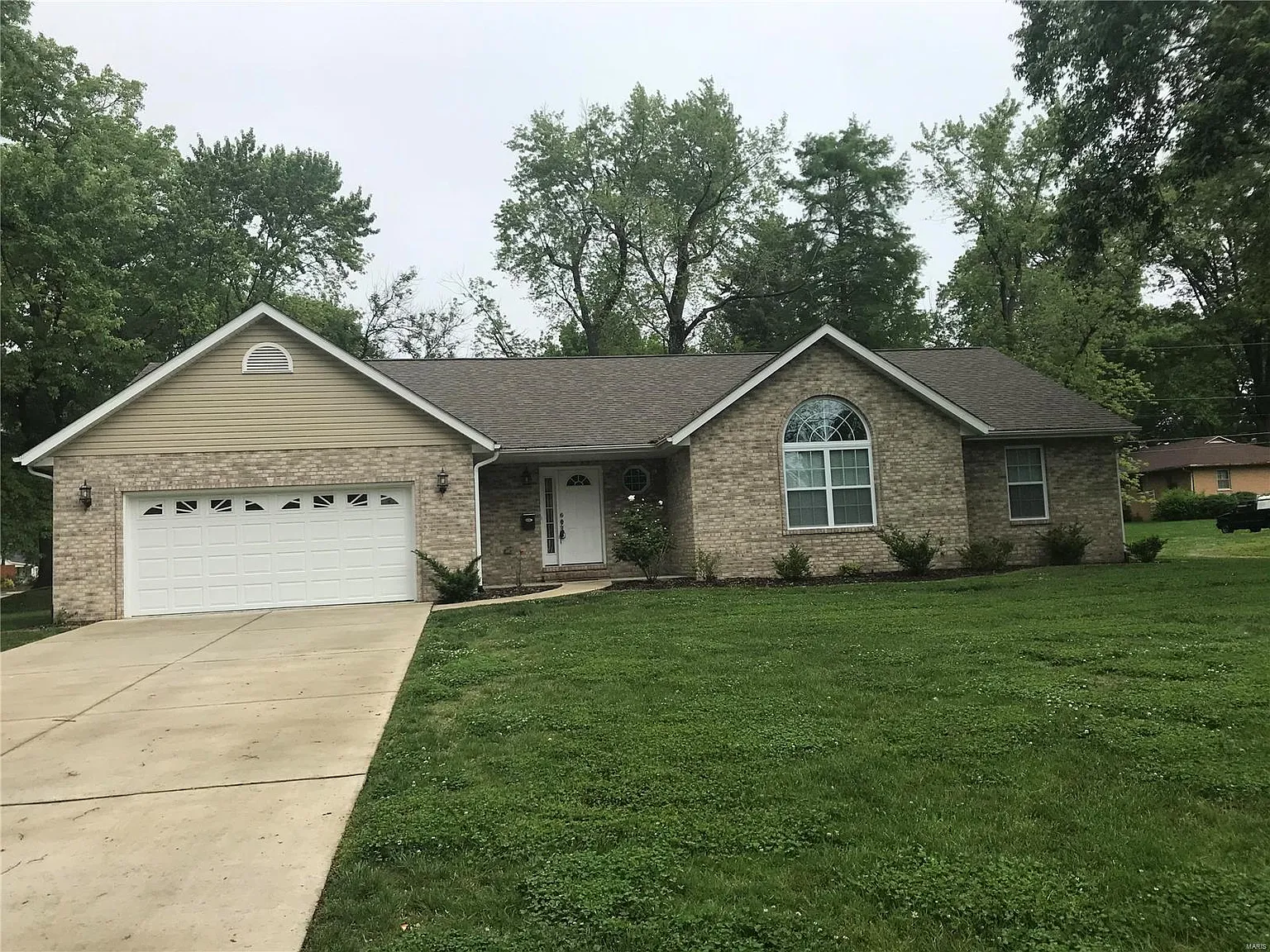 1 Cresthaven Dr photo 1