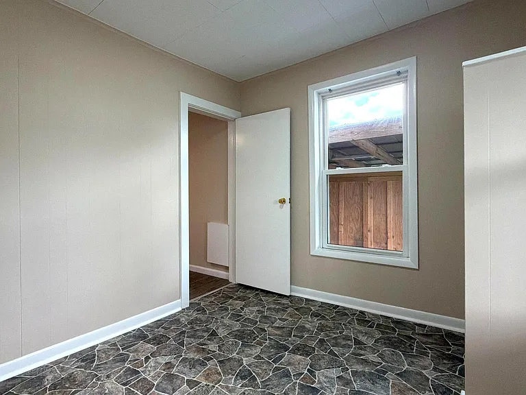 540 Oakwood St — Photo 9