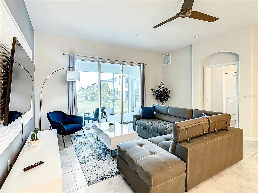 2 bed, 2.0 bath, 1388 sqft, $2,100 — Photo 4