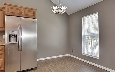 5th image of 4392 Roswell Dr