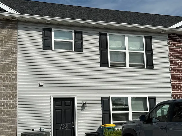 138 Delano Dr — Photo 1
