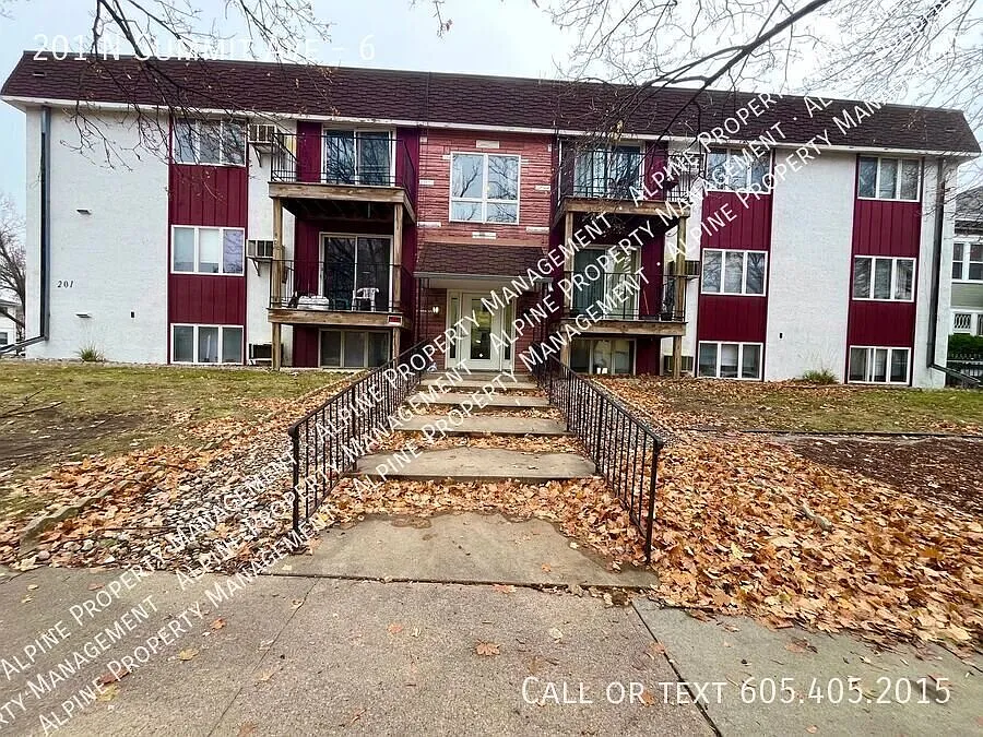 Rent Special - Extremely Spacious 1 Bedroom Apartment!! — Photo 3