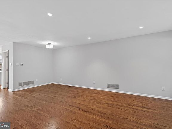 5th image of 1202 Harbour Ridge Ln