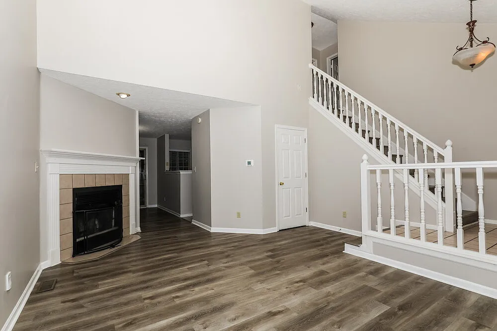 3 bed, 2.5 bath, 2084 sqft, $2,290 — Photo 4