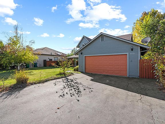 5th image of 5112 Villa Dr