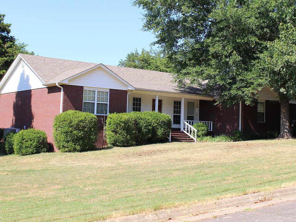 1st image of 12 Fairbrook Ln