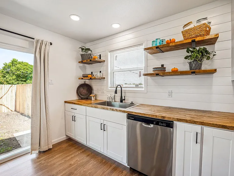 1485 N McCart St — Photo 10