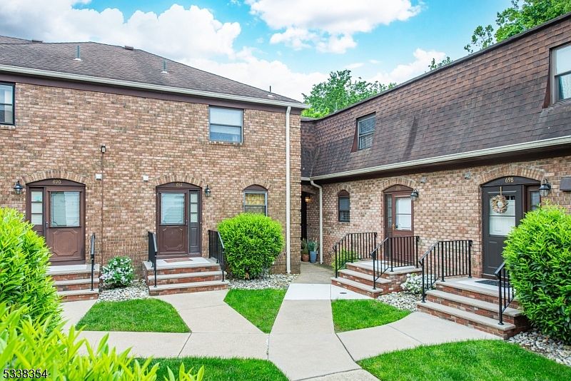 1st image of 694 Bloomfield Ave #694