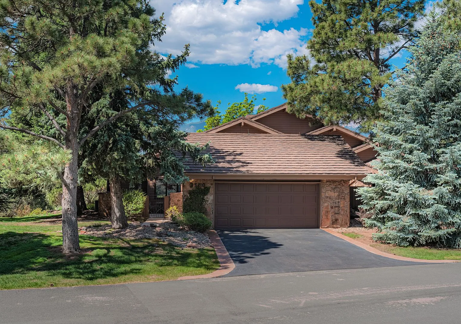 Mountain Views. Luxury Living in Gated Kissing Camels Community | Move-In Special - 50% Off First... — Photo 3