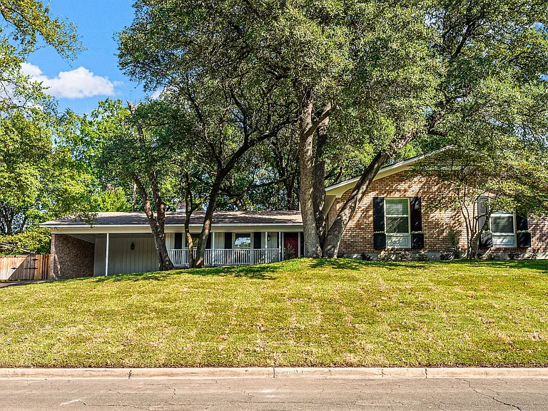 29011 Woodland Dr — Photo 4